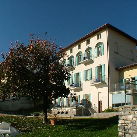 Residence Celeste Mezzegra Bagian luar foto
