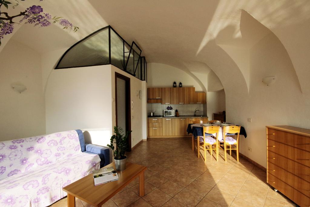 Residence Celeste Mezzegra Bagian luar foto