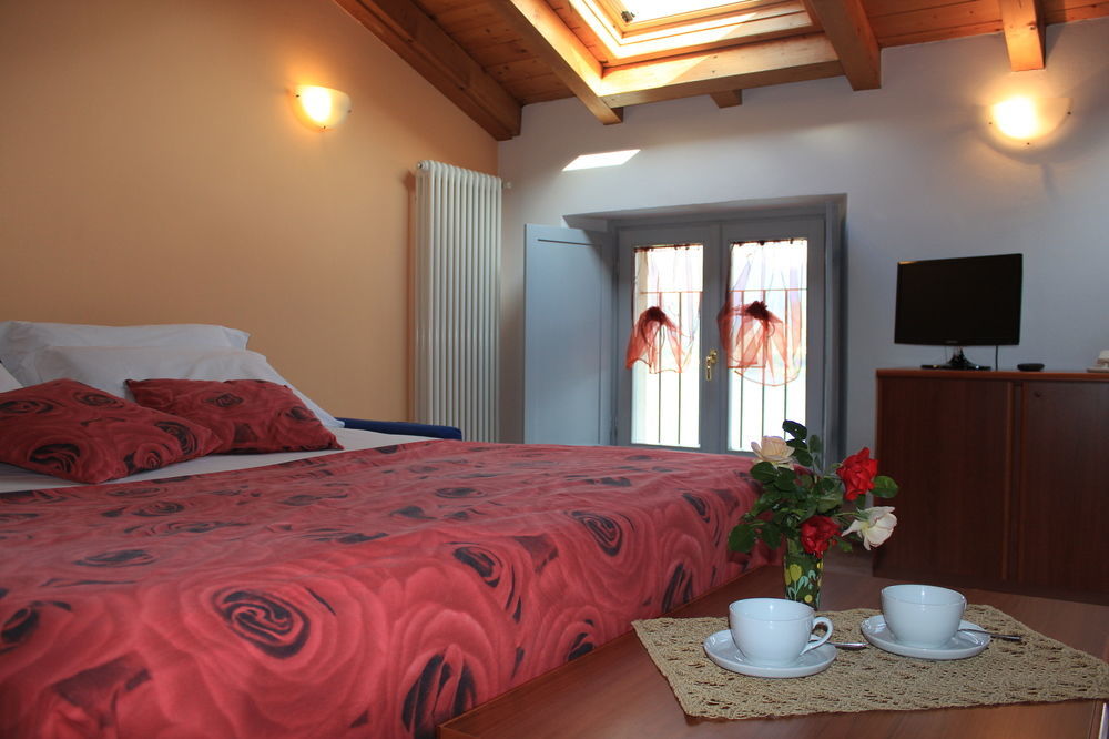 Residence Celeste Mezzegra Bagian luar foto
